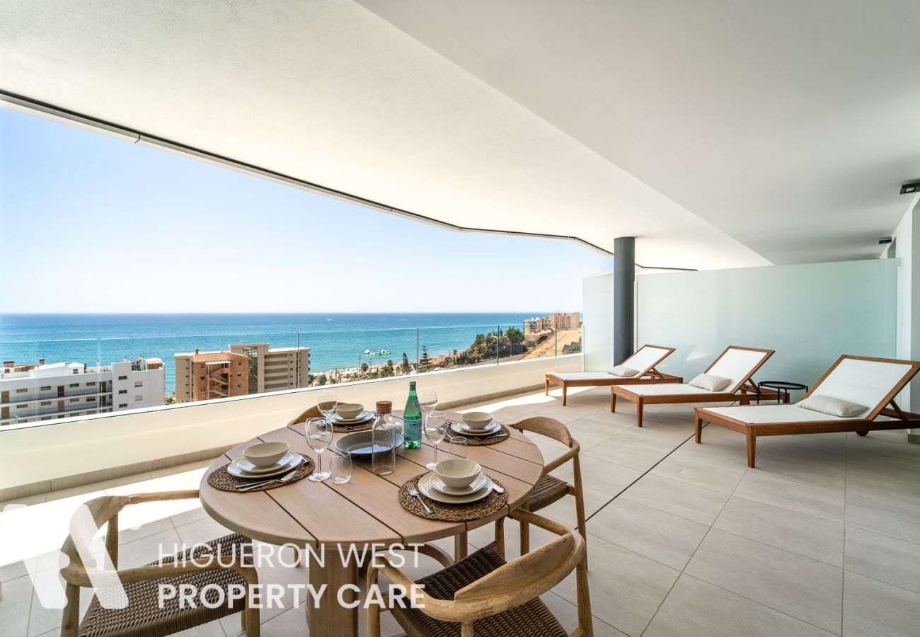 Apartment in Fuengirola - 2-Bedroom Apartment with Incredible Sea Views