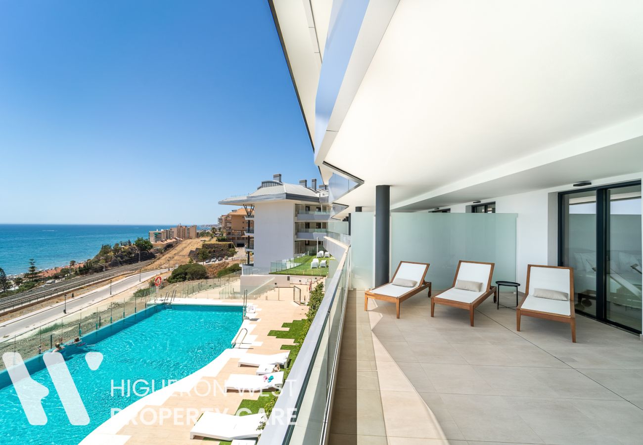 Apartment in Fuengirola - 2-Bedroom Apartment with Incredible Sea Views