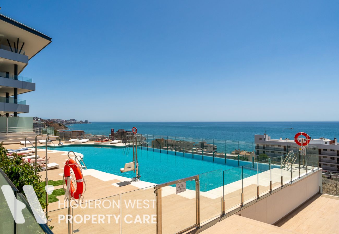 Apartment in Fuengirola - 2-Bedroom Apartment with Incredible Sea Views