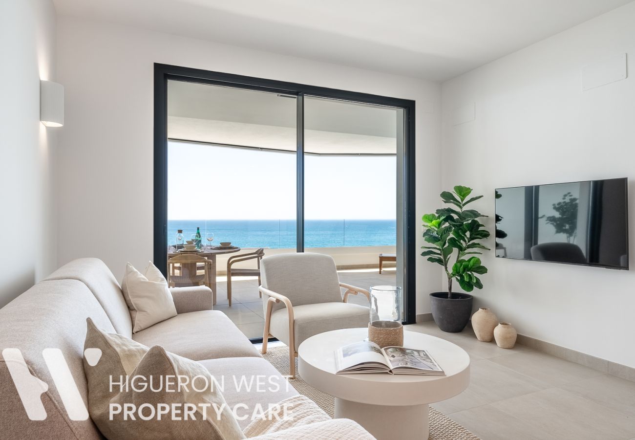 Apartment in Fuengirola - 2-Bedroom Apartment with Incredible Sea Views