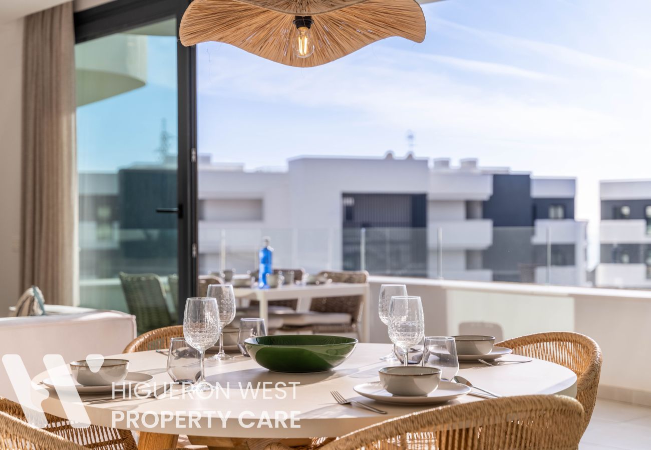 Apartment in Fuengirola - Beautiful 2-Bedroom Apartment in Higuerón West