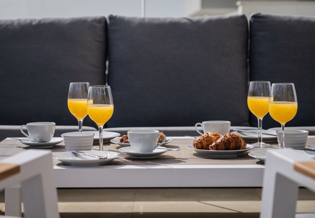 Apartment in Fuengirola - Terraza Mar by HWPC