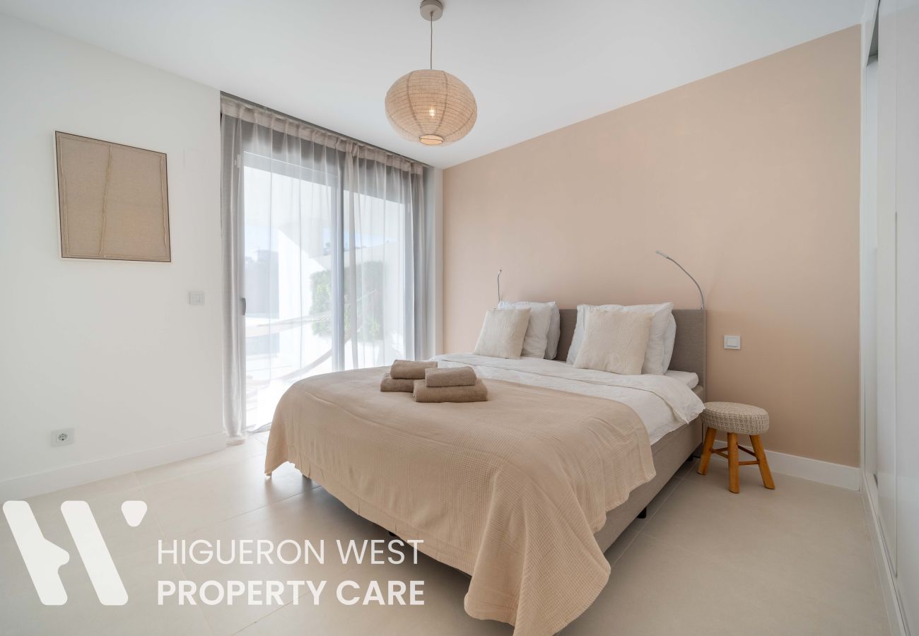 Apartment in Fuengirola - The Oasis in Las Lomas by HWPC 