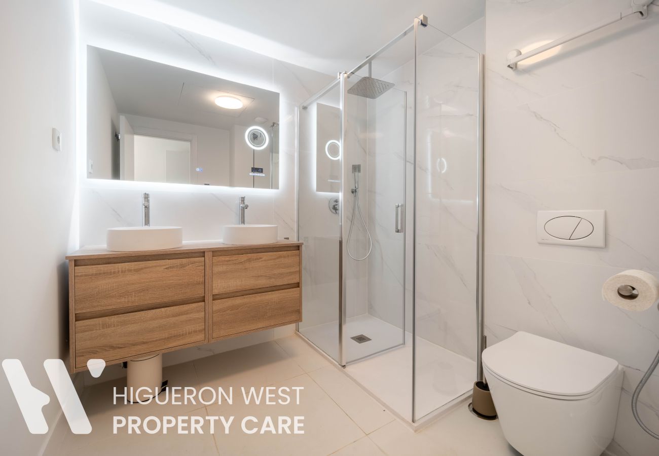 Apartment in Fuengirola - The Oasis in Las Lomas by HWPC 