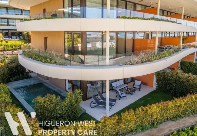Apartment in Fuengirola - The Sun & Sea Pool Hideaway – Private Pool and Garden with Sea Views | Valley Collection, Higuerón, Fuengirola