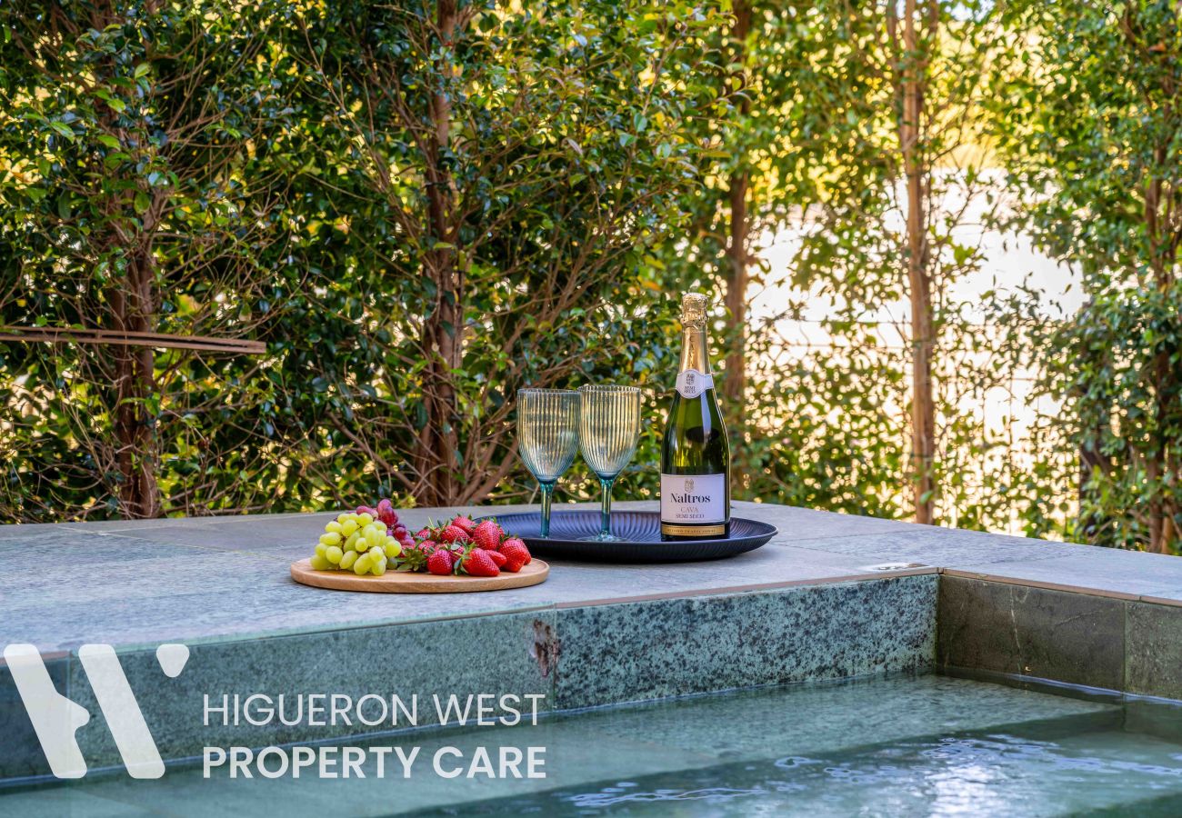 Apartment in Fuengirola - The Sun & Sea Pool Hideaway by HWPC