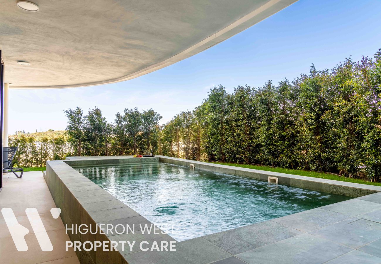 Apartment in Fuengirola - The Sun & Sea Pool Hideaway by HWPC