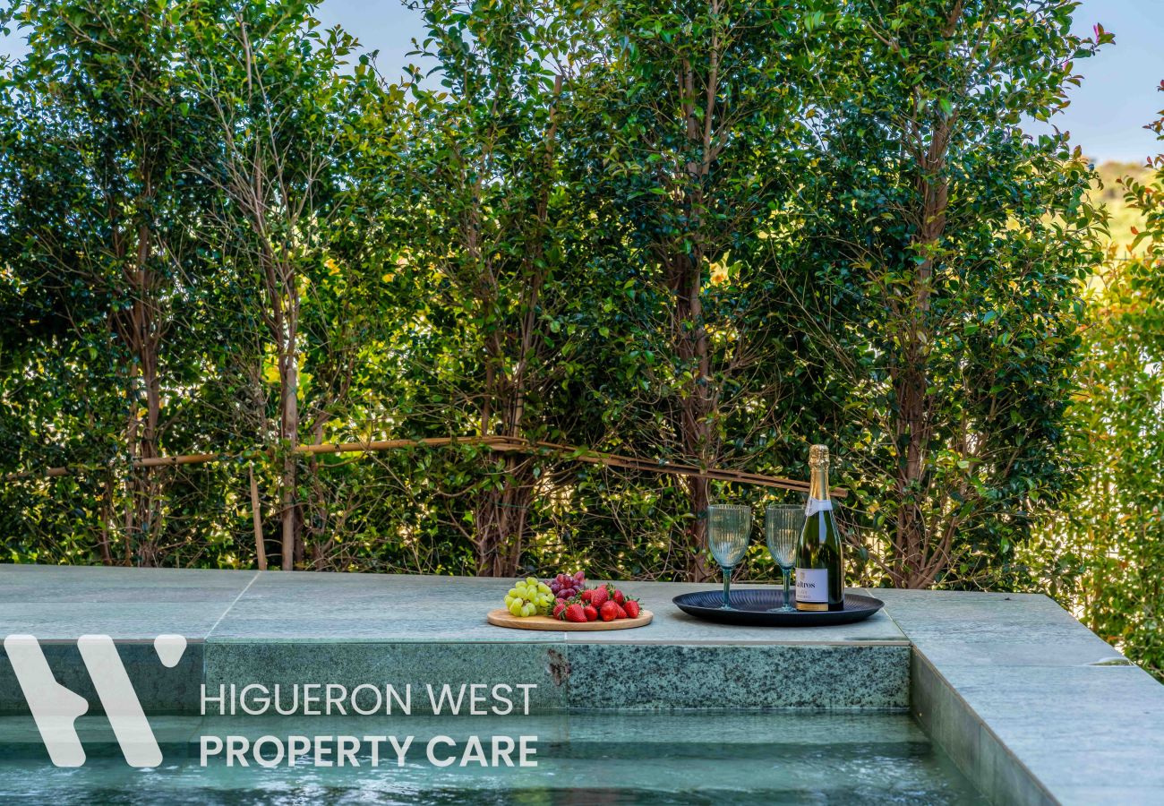 Apartment in Fuengirola - The Sun & Sea Pool Hideaway by HWPC