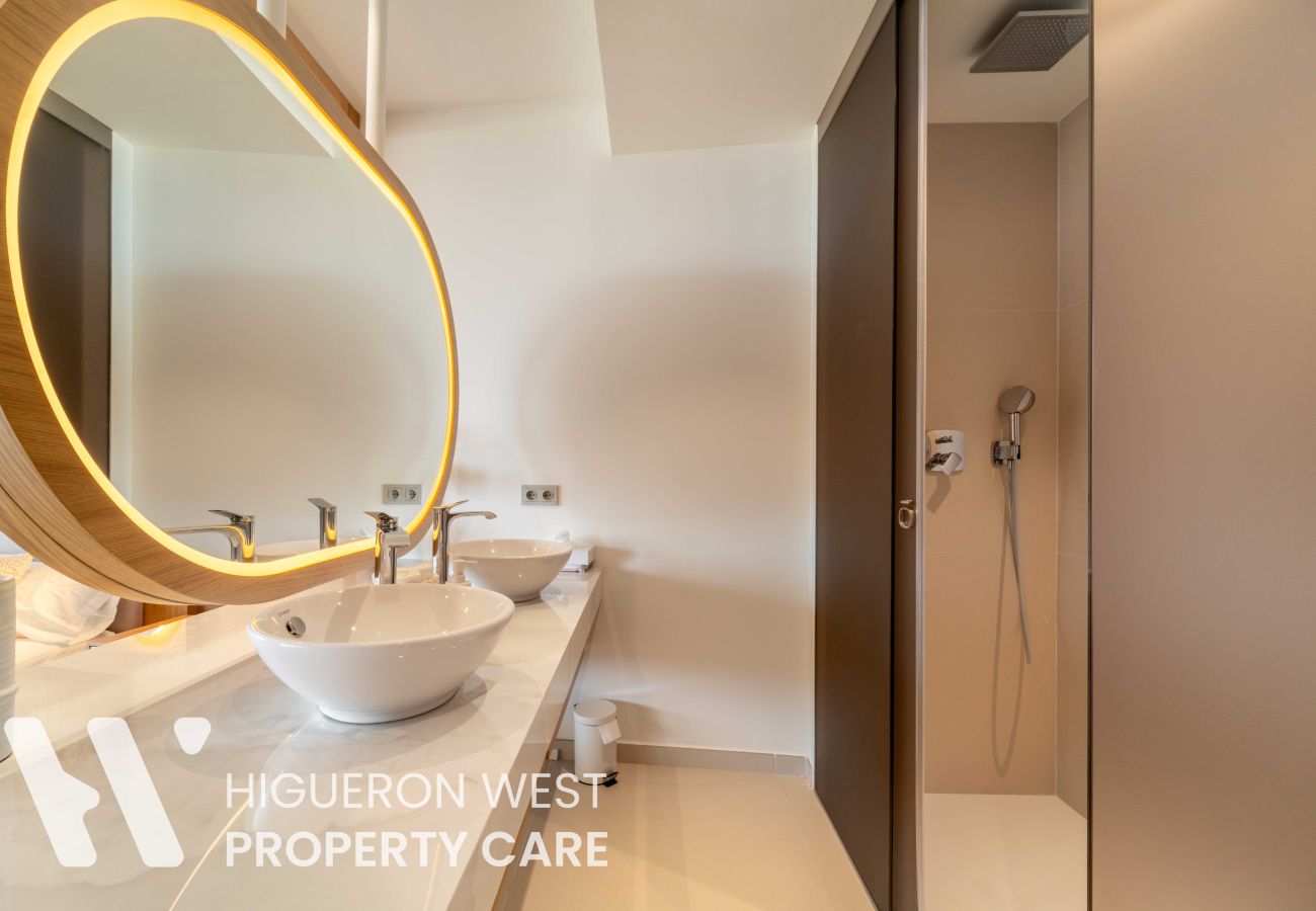 Apartment in Fuengirola - The Sunset Horizon Retreat by HWPC