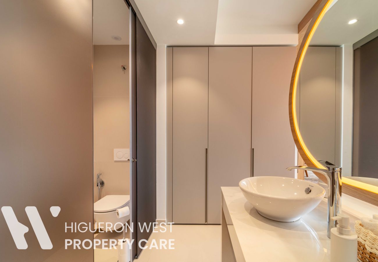 Apartment in Fuengirola - The Sunset Horizon Retreat by HWPC