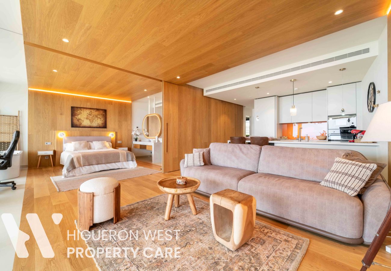 Apartment in Fuengirola - The Sunset Horizon Retreat by HWPC