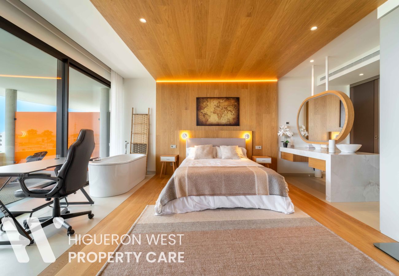 Apartment in Fuengirola - The Sunset Horizon Retreat by HWPC