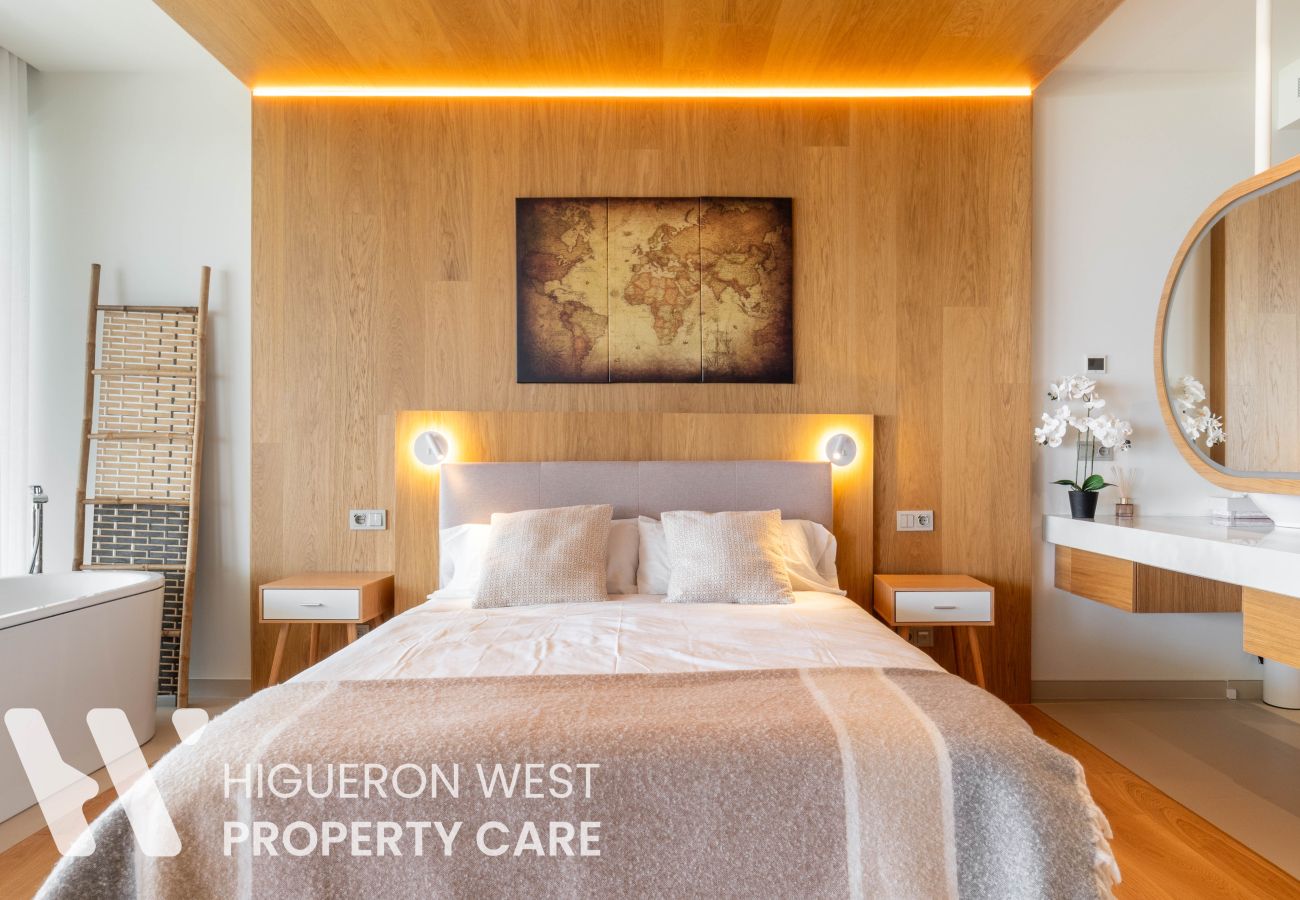 Apartment in Fuengirola - The Sunset Horizon Retreat by HWPC