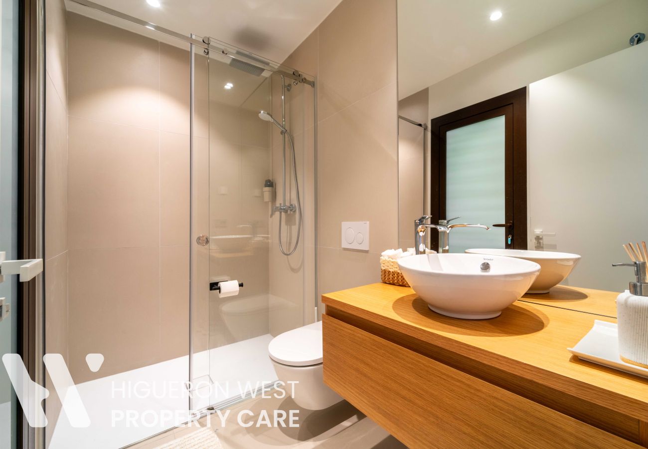 Apartment in Fuengirola - The Sunset Horizon Retreat by HWPC