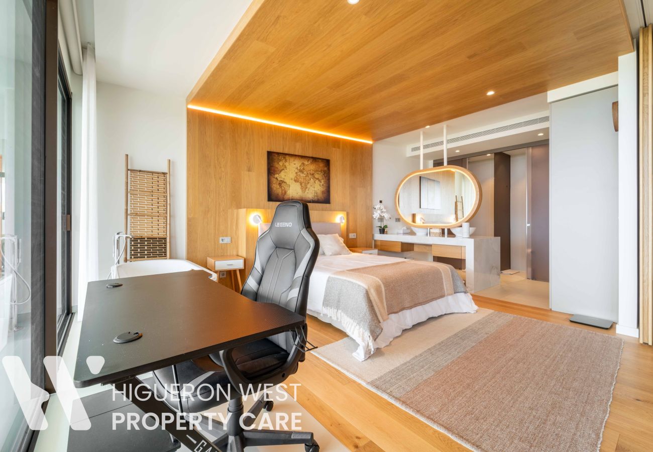 Apartment in Fuengirola - The Sunset Horizon Retreat by HWPC