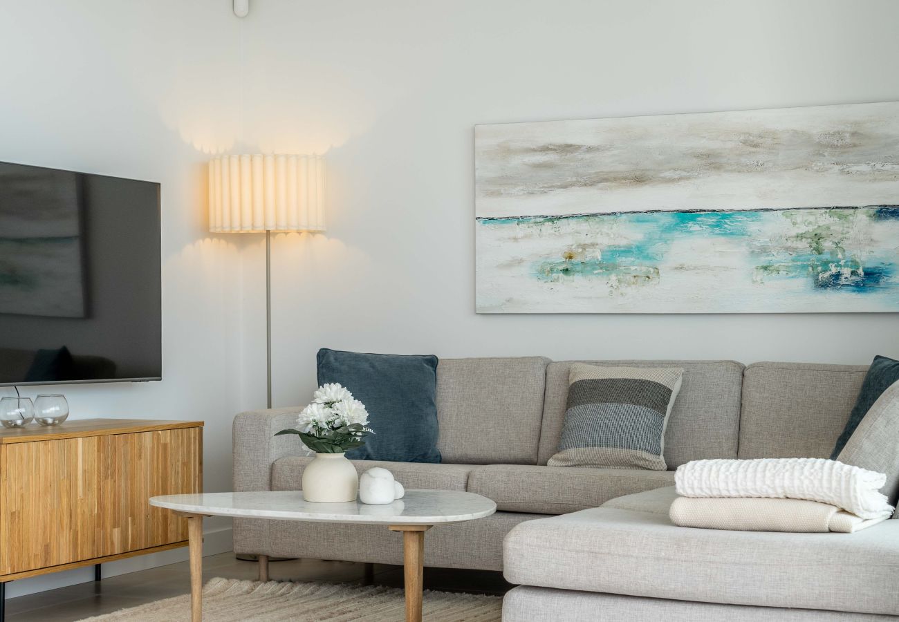 Apartment in Fuengirola - La Terraza del Sol – All-Day Sun & Alfresco Dining | Higueron West, Fuengirola