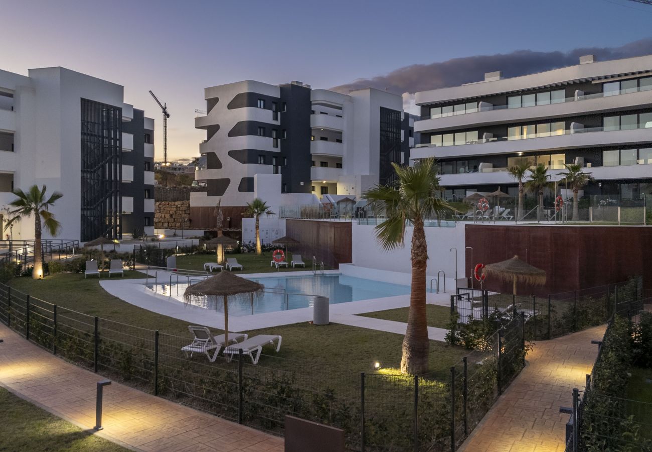 Apartment in Fuengirola - La Terraza del Sol – All-Day Sun & Alfresco Dining | Higueron West, Fuengirola